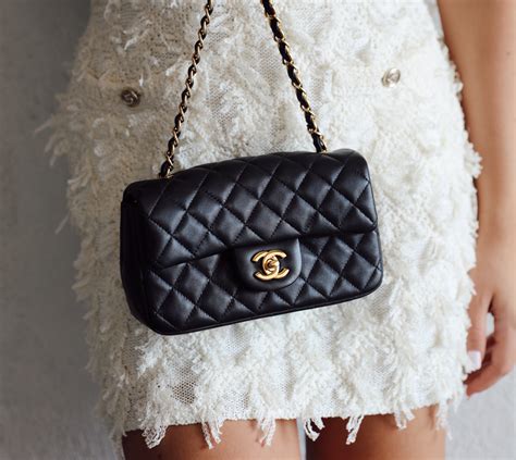 chanel medium classic flap measurements